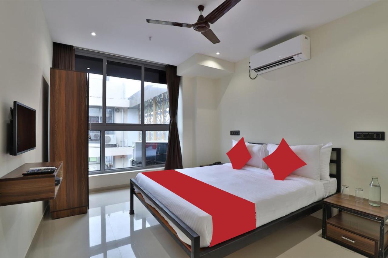 Hotel Vivianna Surat Dış mekan fotoğraf